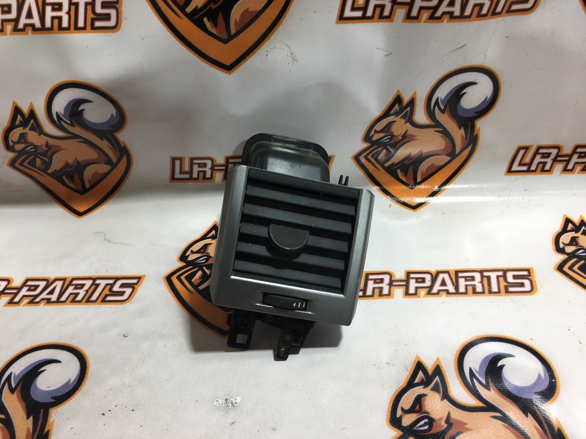 LR008390 Deflektor powietrzny środkowy lewy RANGE ROVER Sport L320 2005-2009 używany